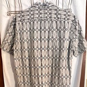 MENS Ben Sherman Black / white pattern short sleeve. Previous worn. Size XL.